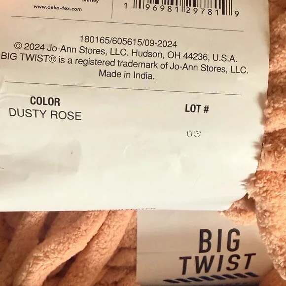 4 skeins of Dusty Rose Big Twist Yarn - Picture 4 of 6